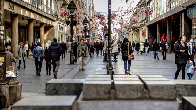Pun Beograd Rusa, a veæinu muèe ista pitanja: "Šta je bojler i zašto su Srbi tako visoki?"