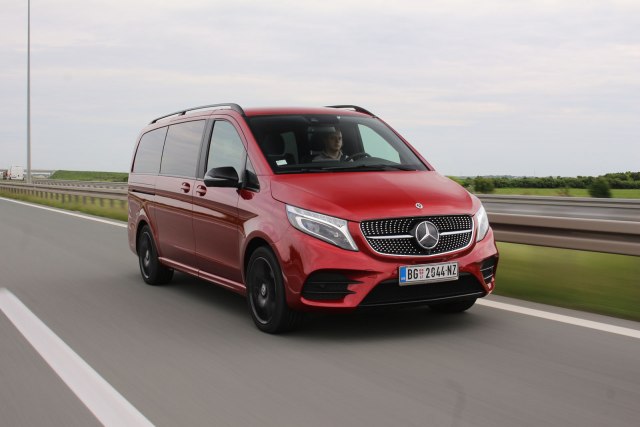 Test: Mercedes V300d 4Matic – porodica na okupu