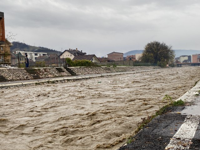 Potop u Novom Pazaru: Uvedena vanredna odbrana od poplava VIDEO