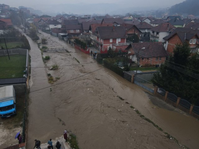 Poplave u Novom Pazaru: Izlila se reka Jošanica FOTO