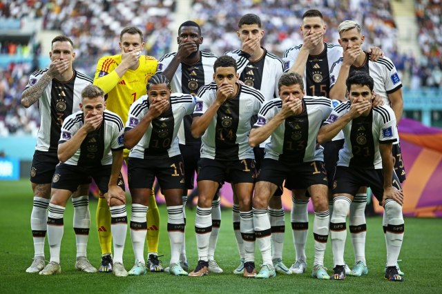 Nemci se narugali FIFA; Ministarka sa gej trakom u ložu FOTO