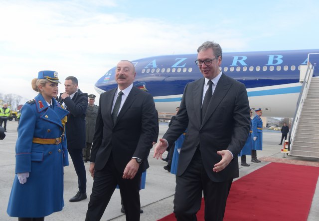 Vučić dočekao predsednika Azerbejdžana VIDEO/FOTO