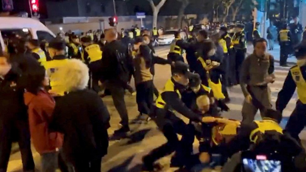 Sukob policije i demonstranata/VIDEO OBTAINED BY REUTERS