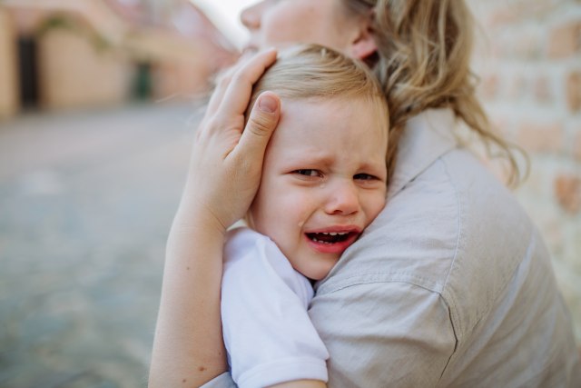 Kako najbolje reagovati na napade besa kod dece? Evo par saveta koji sigurno pomažu... VIDEO