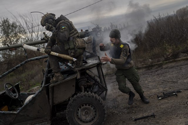 UŽIVO Rusi odlaze?; Ubijeni vojnici; Moćno oružje stiže u Ukrajinu; Pogođeni