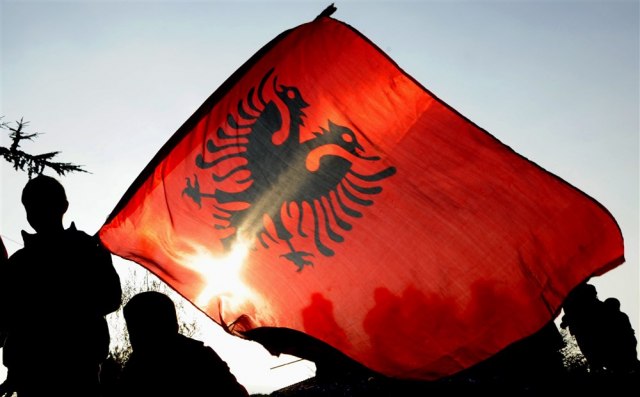 Gradonačelnik Tirane: "Građanima Kosova treba dati pasoše Albanije"