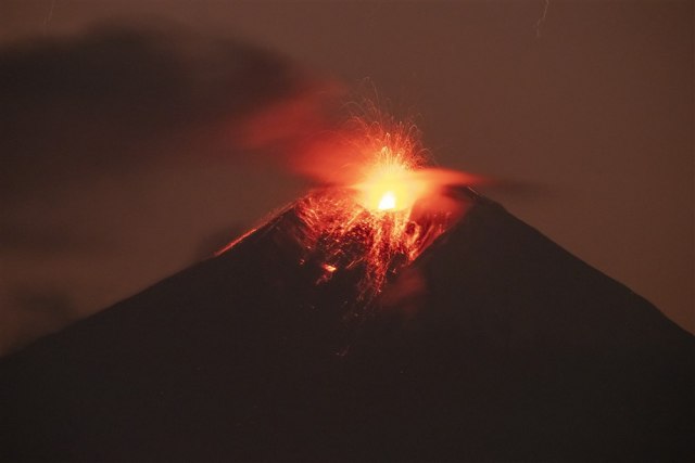 Proradio najveæi vulkan na svetu; "Situacija može brzo da se promeni" VIDEO/FOTO