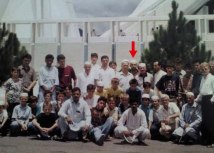 Sejo Sušiæ sa grupom izbeglica u nedeljama nakon dolaska u Pakistan, 23. jul 1993. godine/Sejo Sušiæ/privatna arhiva