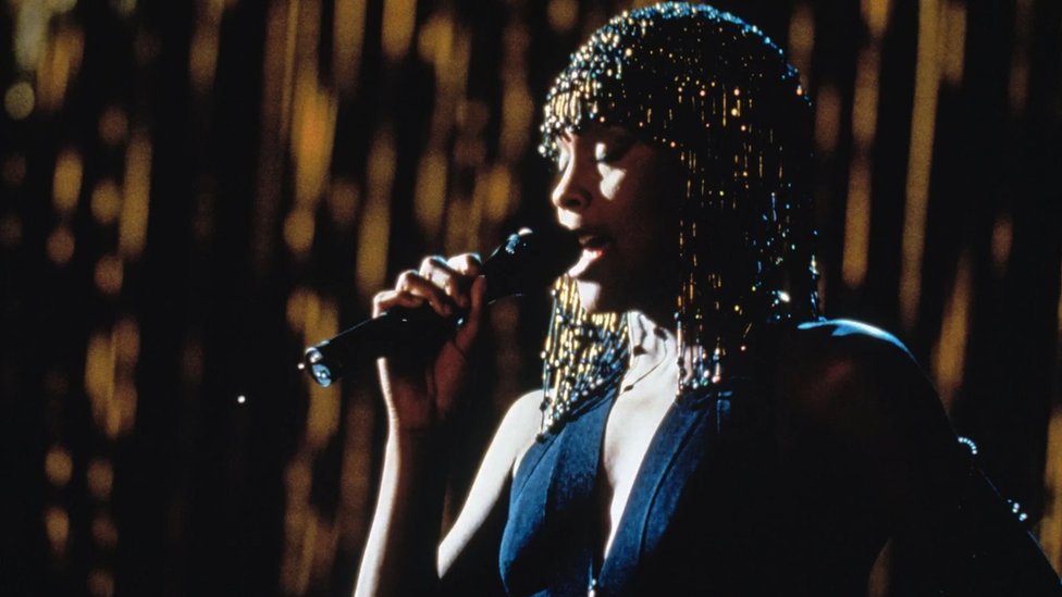 Amerika, muzika i Vitni Hjuston: Kako je jedna balada iz 1990-ih godina osvojila svet