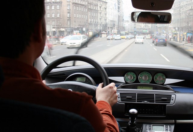 Vozite neregistrovan auto, policija vam gleda kroz prste. A ko plaća štetu u slučaju nesreće?