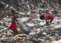 Deca u Bangladešu rade na deponiji za niske plate/Getty Images
