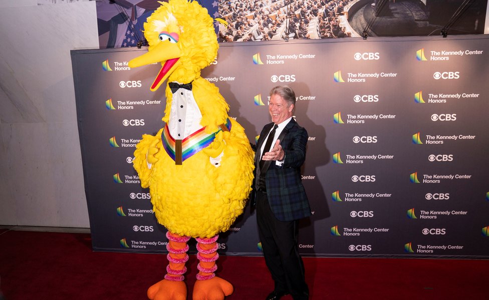 Velika žuta ptica iz Ulice Sezam, dobila je nagradu Kenedi centra 2019. godine, a prisustvovala je ovogodišnjoj ceremoniji/Reuters