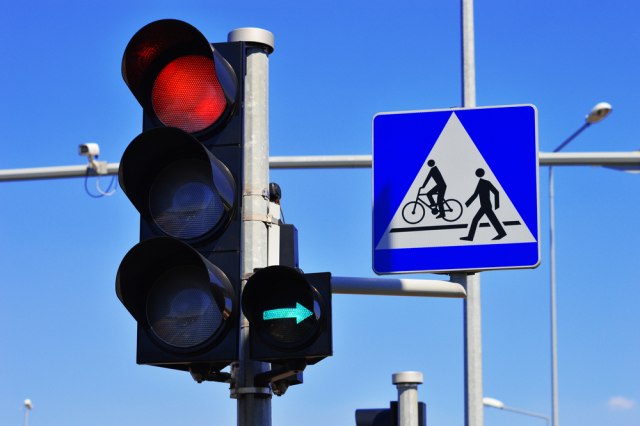 Novi semafor u Temerinskoj ulici u probnom radu