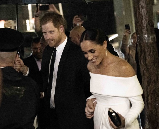 Kraljevska porodica očekuje film sa jezom, ali ona cveta: Megan u haljina sa prkosnim šlicem FOTO