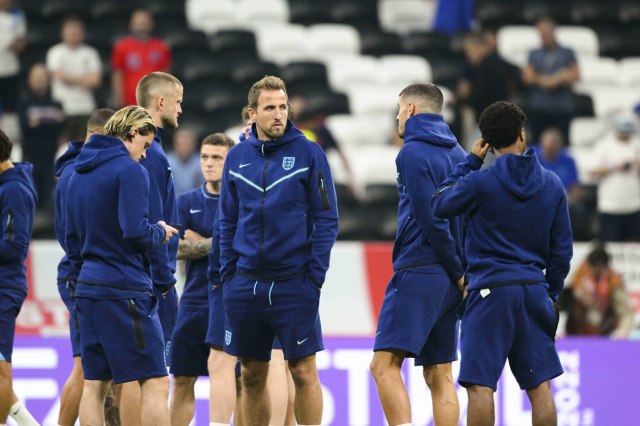 Utakmica Francuska – Engleska već počela u medijima