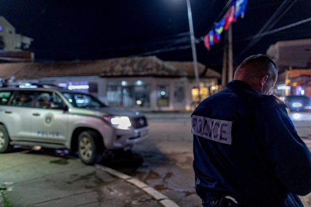 Nove barikade; Vlast nasilno preuzeta, tenzije na tzv. Kosovu; Oglasio se šef Euleksa; "Oèajni smo"