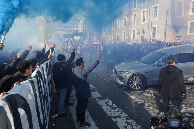 Epski oproštaj "tifosa" od Mihajloviæa VIDEO