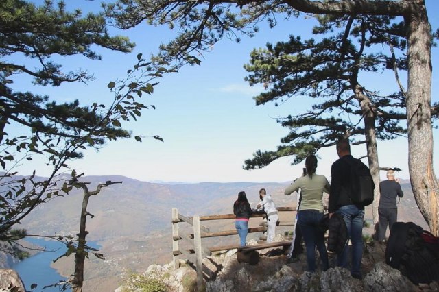 Pogled puca na lepotu sa 1.000 metara nadmorske visine: Srpska planina dobila novi vidikovac