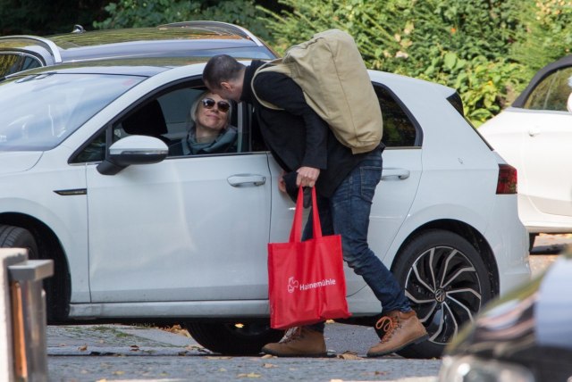 Ko je žena za kojom je Kijanu Rivs izgubio glavu FOTO