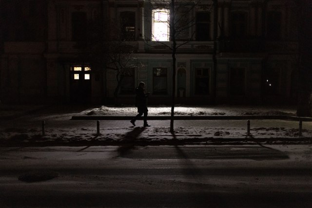 Rat – dan 302: Eksplozija; Rusi napadaju; Uništeno; Mrak; "Povlaèe se"; Uzbuna; Putin doneo odluku; Udar