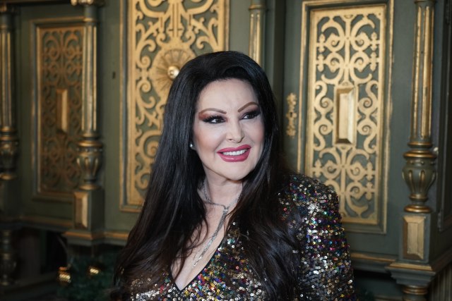 Zavirite u DVORAC Dragane Mirković: Pevačica otvorila VRATA svog doma - iznenadićete se kad vidite u kom LUKSUZU uživa! (VIDEO)