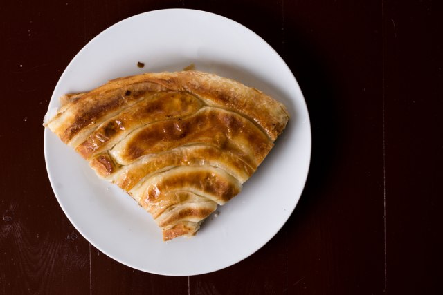 SOČNI POSNI BUREK idealan za Badnji dan! Pravi se lako i brzo, a ukus je izvanredan