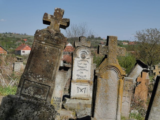 SPC saopštila: Na srpskom pravoslavnom groblju u Vukovaru porušeno 13 nadgrobnih spomenika