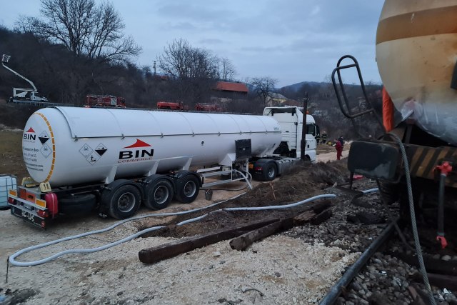 Otežano uklanjanje cisterni sa amonijakom, od sutra saobraćaj na pruzi Niš-Pirot