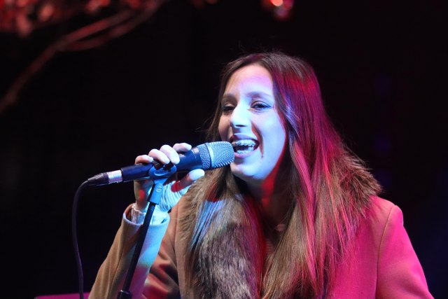 Crna Gora tuži Danicu Crnogorèeviæ: Na Badnje veèe izmenila tekst himne; na udaru i SPC?