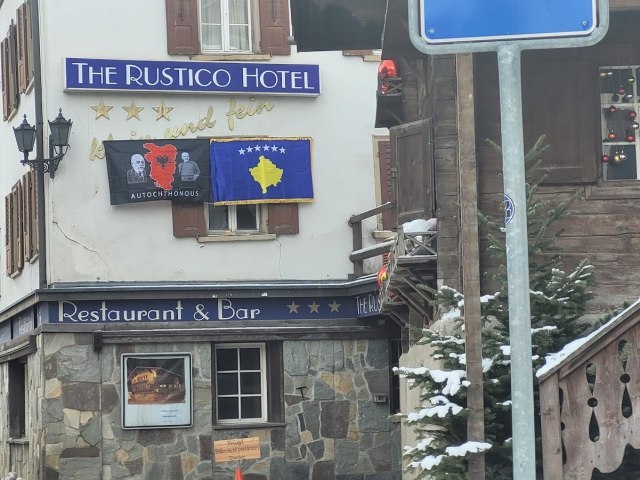 Vuèiæ in Davos: hostile welcoming. The flag of "Greater Albania" displayed PHOTO