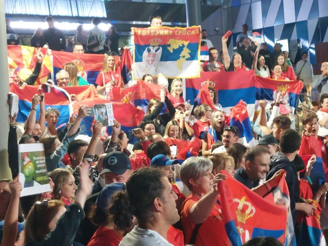 Ludilo ispred "Rod Lejver" arene – Srbi u centru pažnje FOTO
