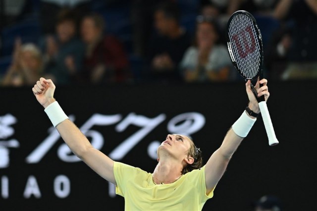 Posle pet setova i super taj-brejka – Korda u èetvrtfinalu!