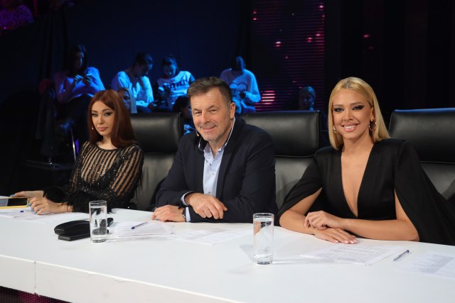 Nikad nije kasno - Nedelja, 29. januar - Žika okupio svoje zemljakinje: Sanja Vučić i Milica Todorović ukrstile glasove