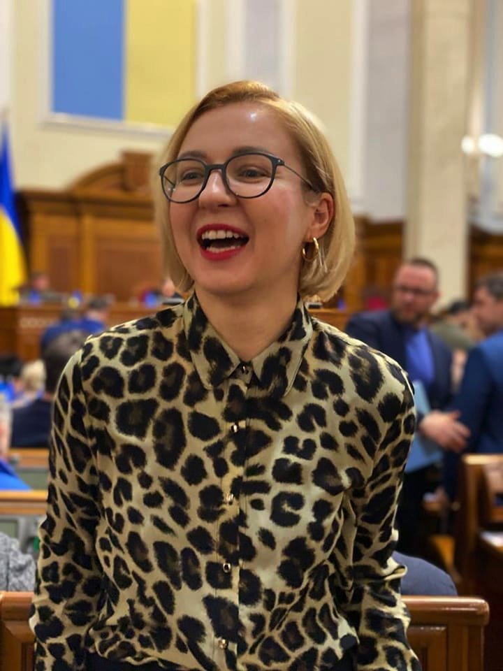 Ukrajinska poslanica Ina Sovsun u bluzi sa leopardovim šarama/Facebook/Іnna Sovsun