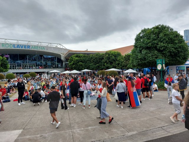 Srbi i Grci "okupiraju" Melburn park FOTO
