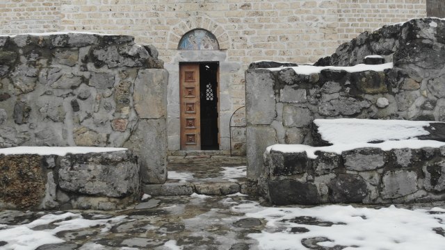 Srpska svetinja u kojoj se nalaze mošti tri potomka Nemanjiæa: Skrivena od radoznalih pogleda