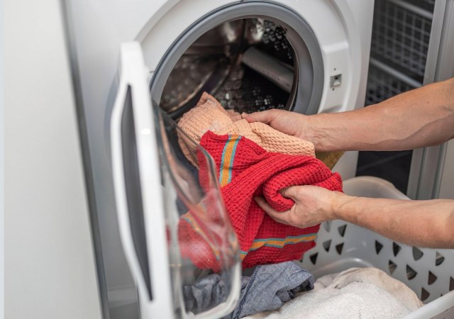 Ovi "lukavi" trikovi æe vam olakšati muke: Pet najkorisnijih saveta za pranje veša u mašini