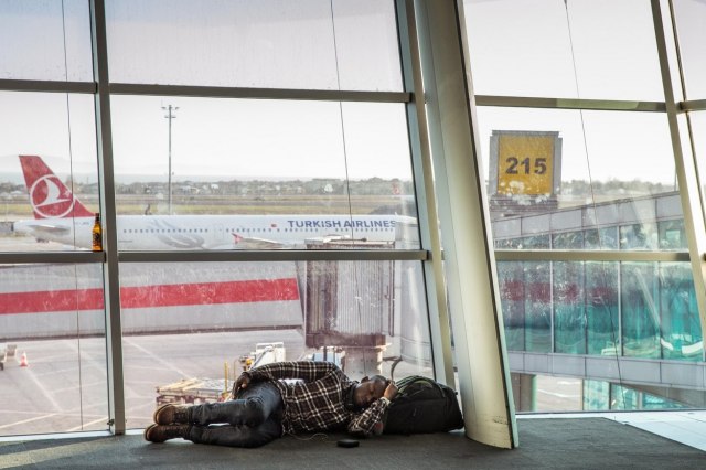Putnici oèajni: Aerodrom otkazao preko 200 letova