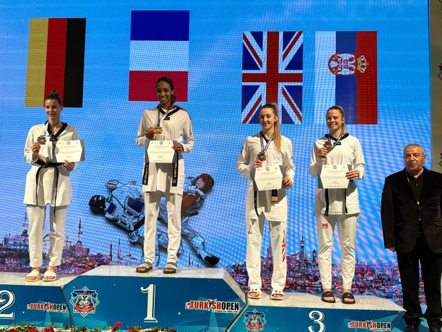 Prvo takmičenje tekvondoistkinja – tri medalje za Srbiju