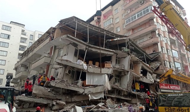 New quake: Chaos near Istanbul