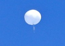 Prvi balon, koji je primeæen iznad teritorije Amerike, oboren je blizu obale Severne Karoline/Reuters
