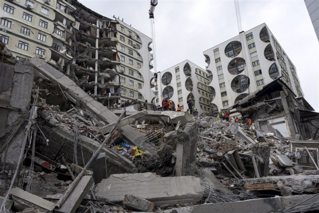 A new earthquake devastated Turkey; More than 4,300 people died; Buildings collapse