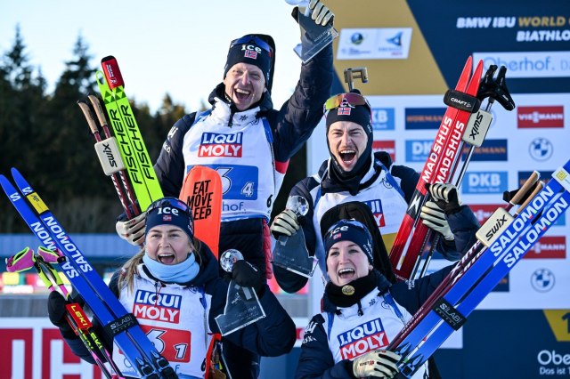 Norveški biatlonci osvojili zlato u mešovitoj štafeti na SP