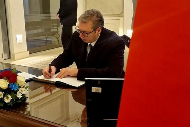 Vuèiæ se upisao u knjigu žalosti: Saoseæamo sa turskim prijateljima FOTO