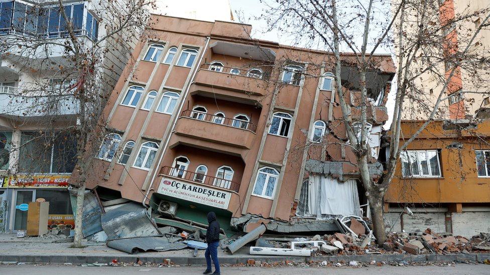 Zemljotres u Turskoj i Siriji: Zgrade padale kao kule od karata, raste bes meðu stanovnicima