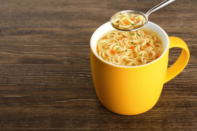 Da li su supe iz kesice zdrave za organizam? Ako ih jedete, ovo imajte na umu