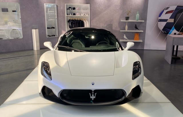 Supersportski Maserati stigao u Srbiju, poznata i cena FOTO