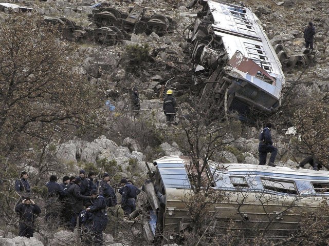 Preživeli nakon sudara vozova u Grčkoj: 