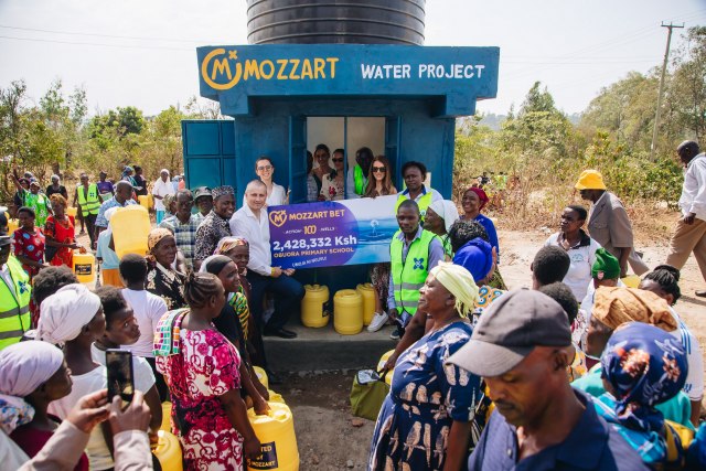 HUMANOST NE ZNA ZA GRANICE: Mozzart u Keniji donosi vodu u mesta gde kiša ne padne i po tri godine