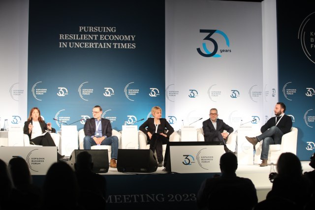 Panel na Kopaonik biznis forumu: Kompanije mogu da doprinesu unapreðenjima u obrazovanju FOTO